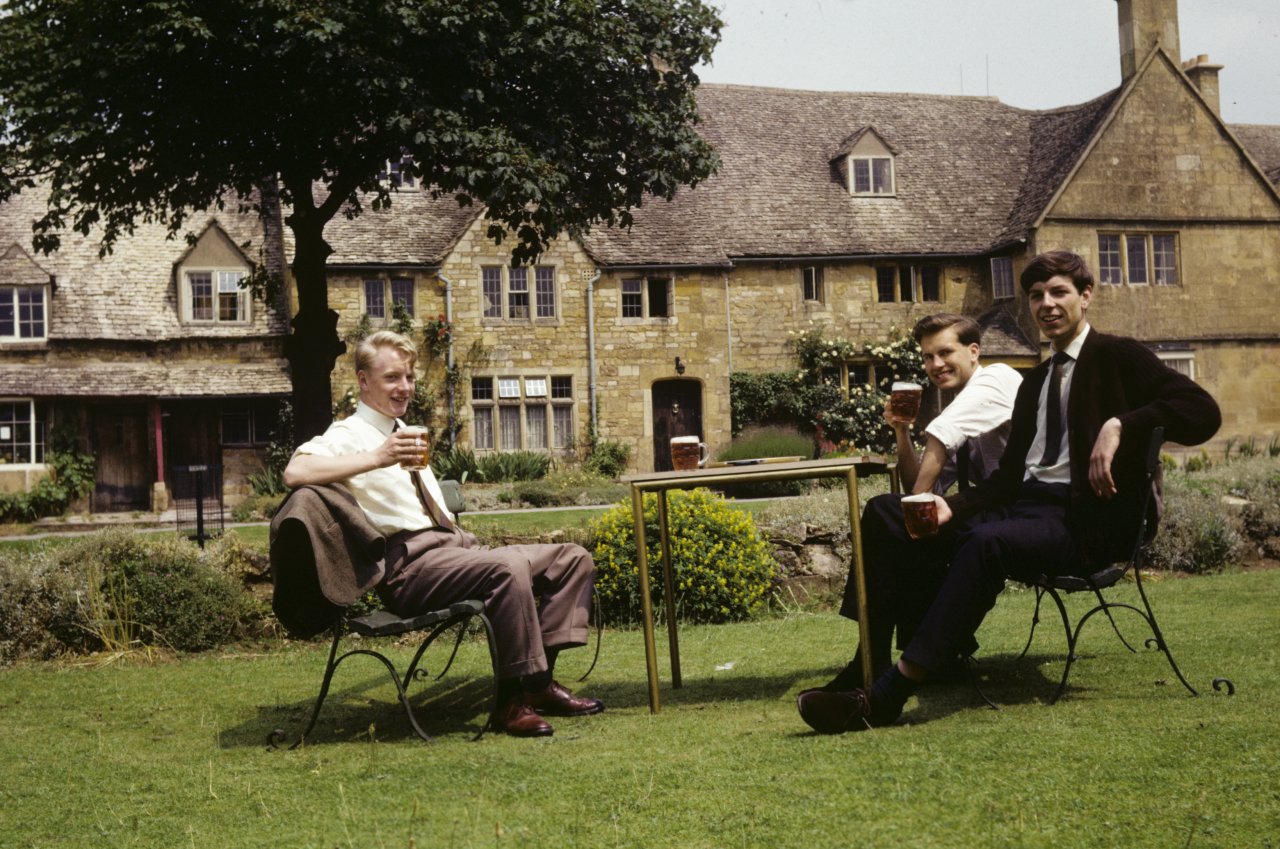 057 A with friends in Cotswolds 1964-s